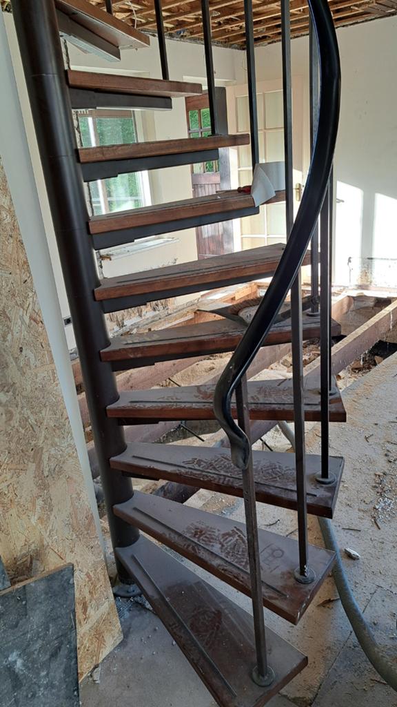 Wenteltrap, Doe-het-zelf en Verbouw, Ladders en Trappen, Ophalen, Gebruikt, 2 tot 4 meter