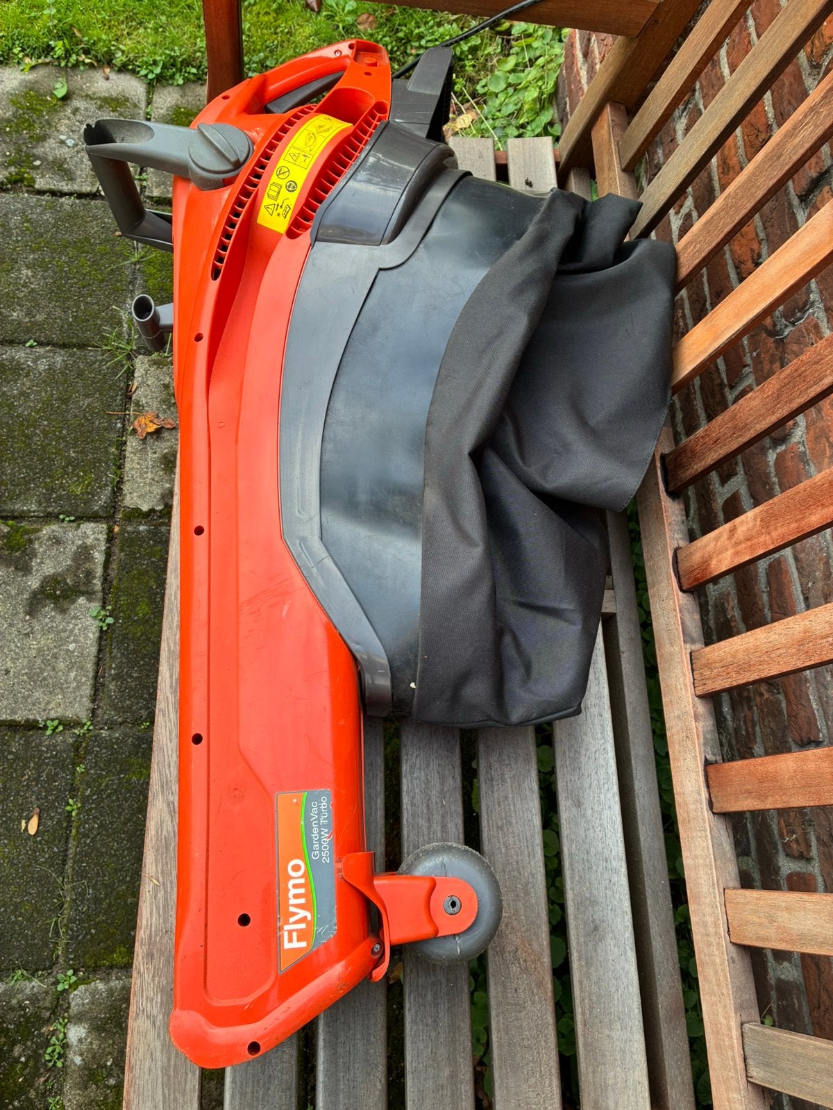Flymo bladblazer en zuiger, Ophalen, Gebruikt, Handgedragen, Met opvangzak