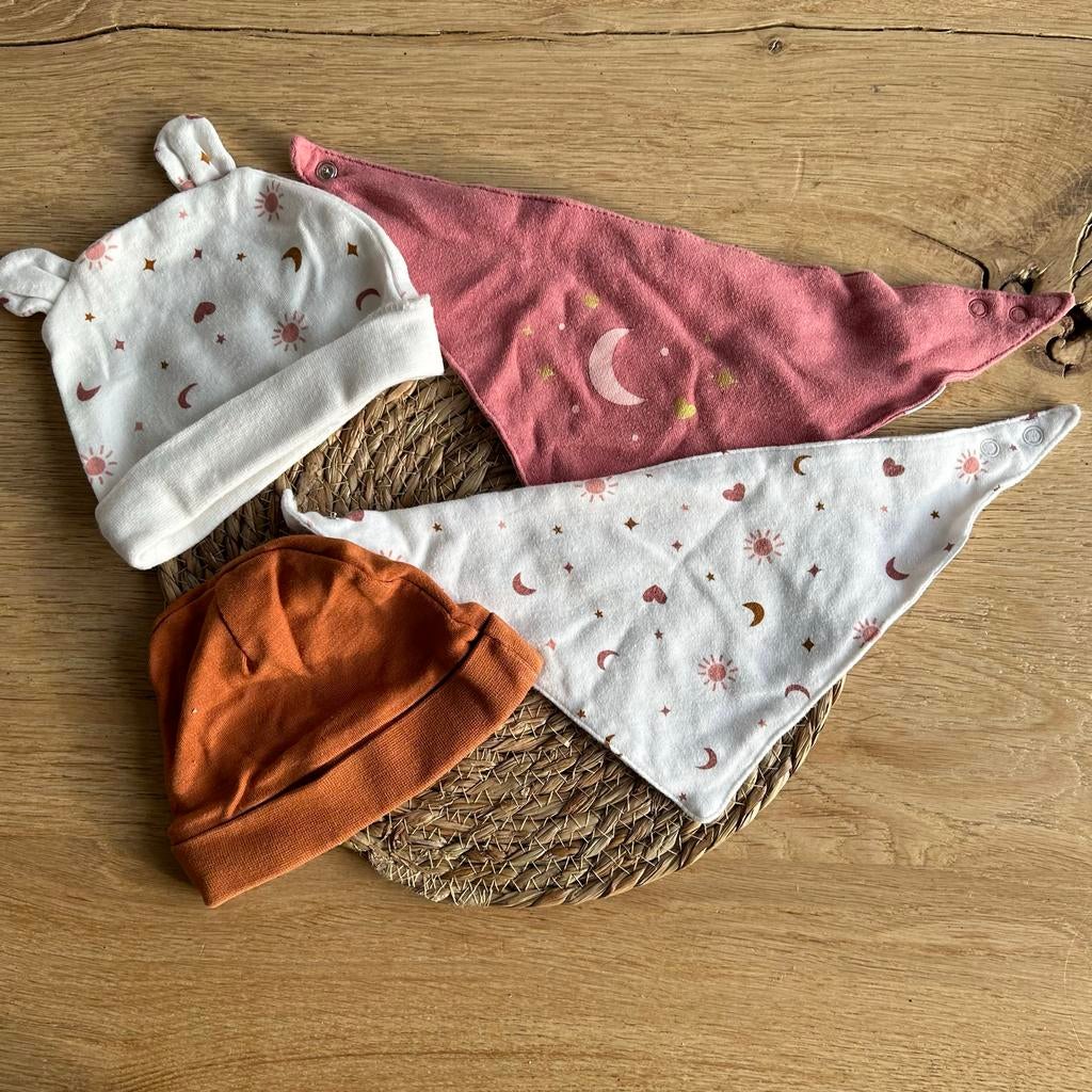 Nieuwe mutsjes en slabjes voor baby's, Kinderen en Baby's, Babykleding | Mutsen, Sjaals en Wanten, Ophalen of Verzenden, Nieuw