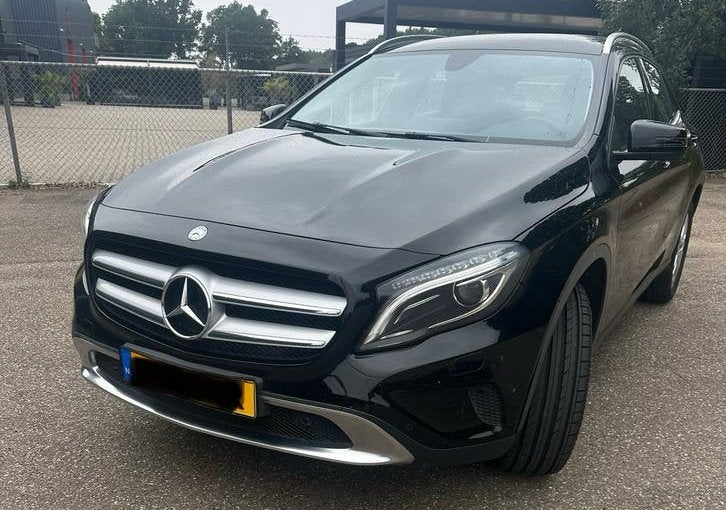 Mercedes-Benz GLA 180 1.6 90KW Aut7 2017 Zwart, Auto's, Mercedes-Benz, Particulier, GLA, Achteruitrijcamera, Airconditioning, Apple Carplay