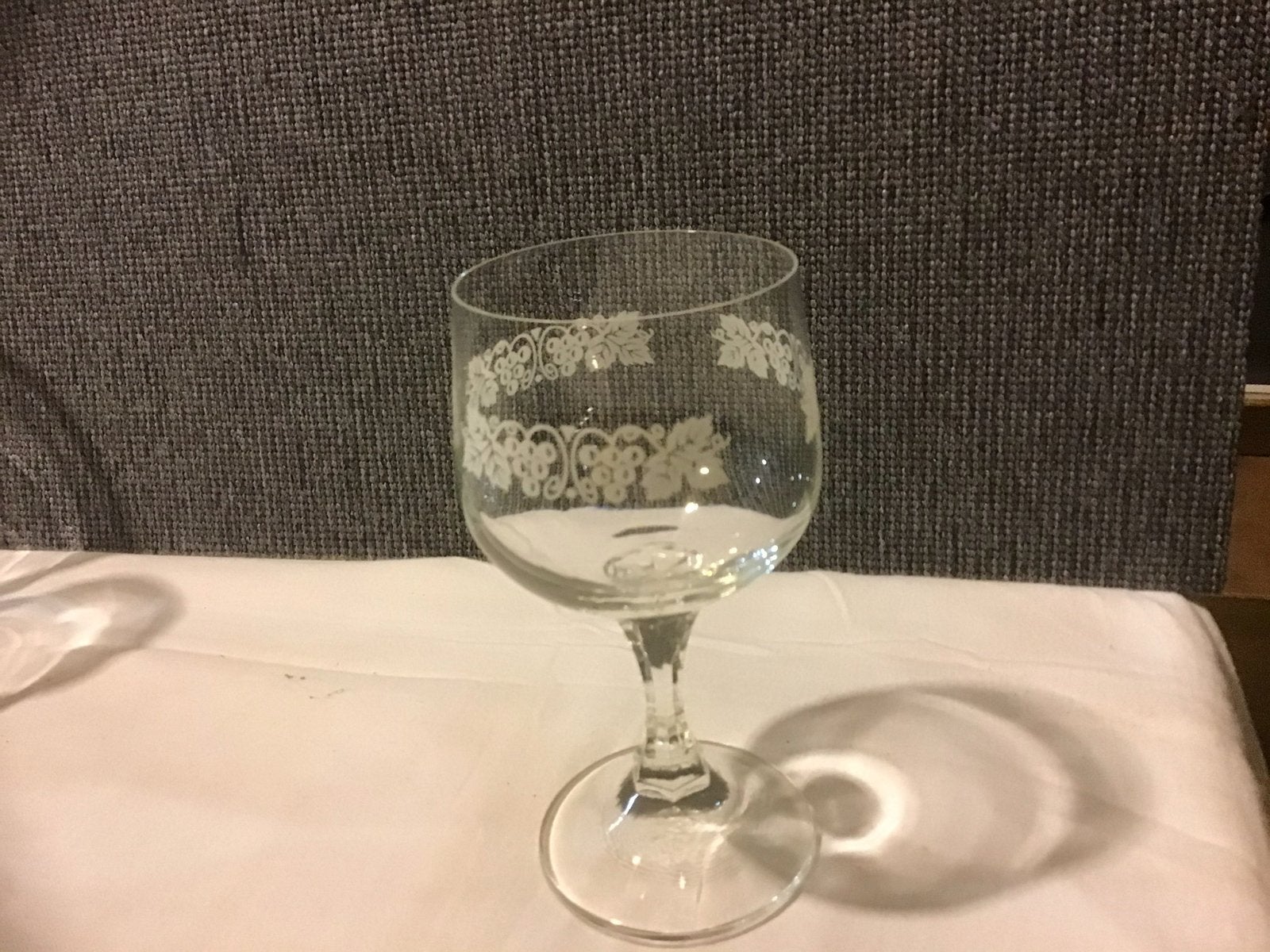 2 wijnglazen met rand, Ophalen of Verzenden, Zo goed als nieuw