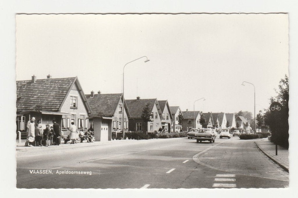 Vaassen - Apeldoornseweg, met mooie oude auto's, Verzenden, 1960 tot 1980, Ongelopen, Gelderland