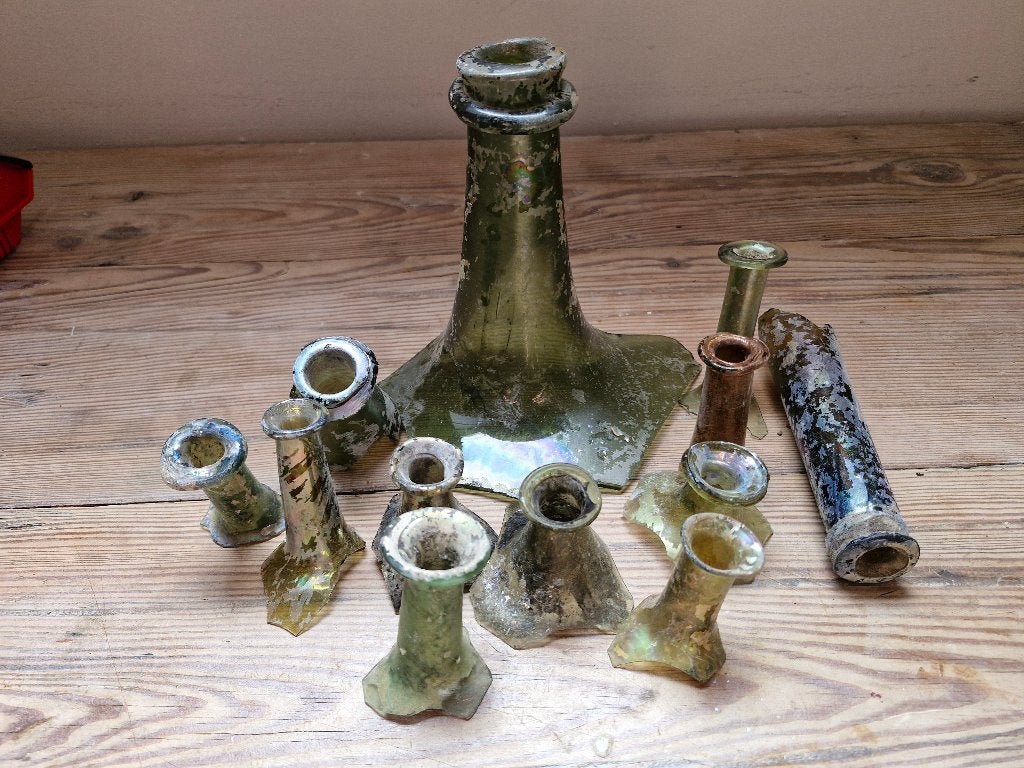 Bodemvondst 17e eeuws glas, flessen halsen, Verzenden