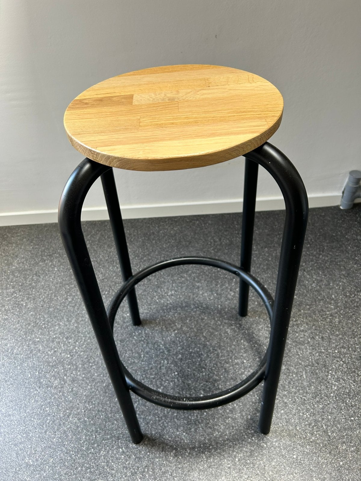 Barkruk zwart/eik, Huis en Inrichting, Krukjes, Ophalen, Zo goed als nieuw, Hout