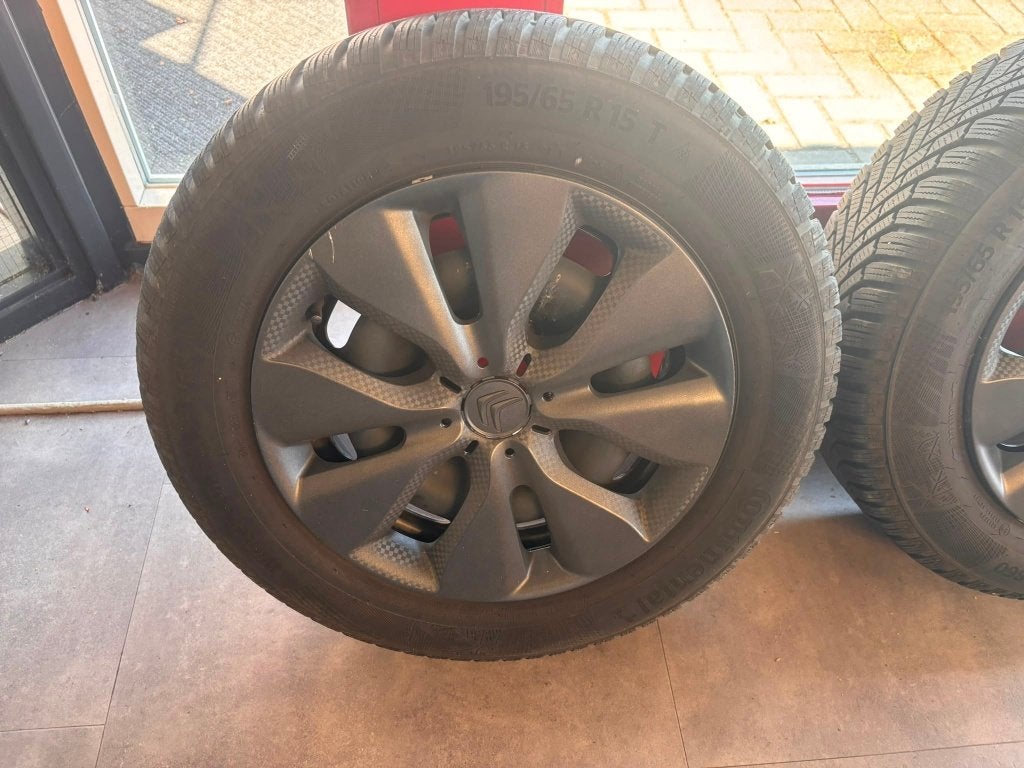 Winterbandenset Citroën C4 Cactus | C3 | Peugeot 208/2008, Ophalen, Gebruikt, 15 inch, Banden en Velgen