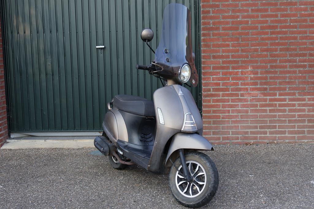 Scooter Turbo RP Isotta 49cc Blauw Kenteken, Ophalen of Verzenden, Zo goed als nieuw, Overige typen, Overige merken