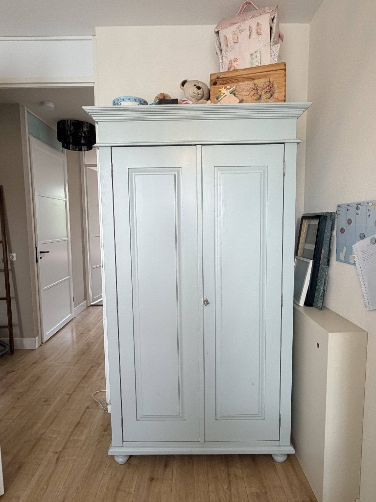 Prachtige houten kinderkast Loulou, Kinderen en Baby's, Kinderkamer | Commodes en Kasten, Ophalen, Kast, 105 cm of meer, Minder dan 50 cm