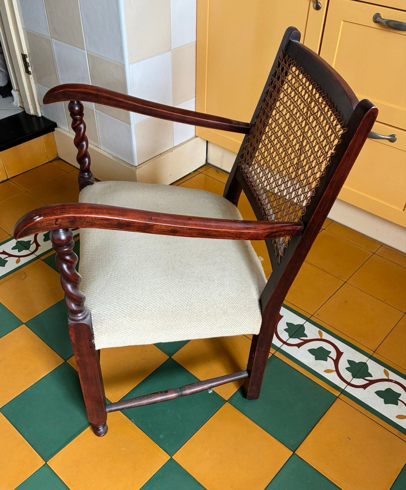 Antieke houten stoel met rieten rugleuning, Ophalen of Verzenden