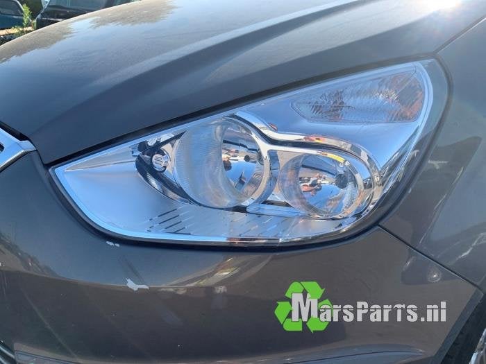 Koplamp links van een Ford Galaxy