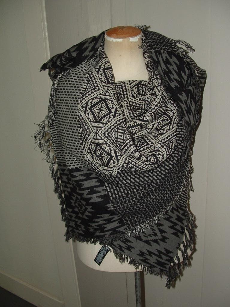 Pieces pc vova scarf, vierkante sjaal, one size katoen, Maat 38/40 (M), Ophalen of Verzenden, Zo goed als nieuw, Sjaal