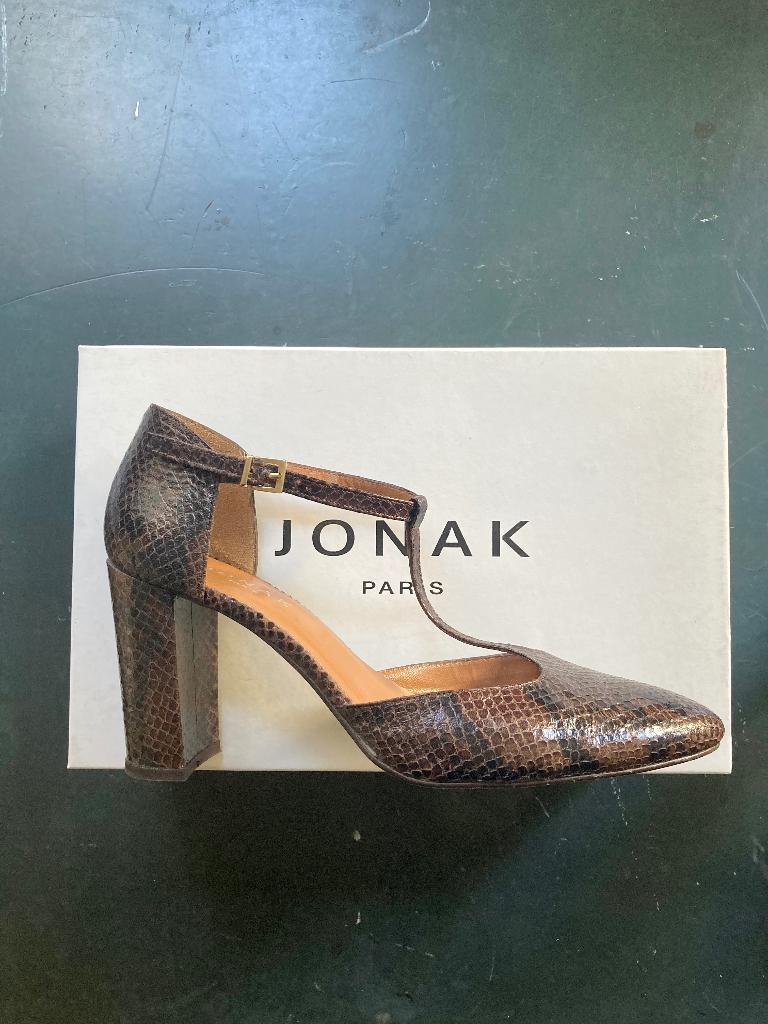 Jonak, T-strap leren pumps, maat 40, Kleding | Dames, Schoenen, Bruin, Verzenden, Schoenen met hoge hakken, Jonak