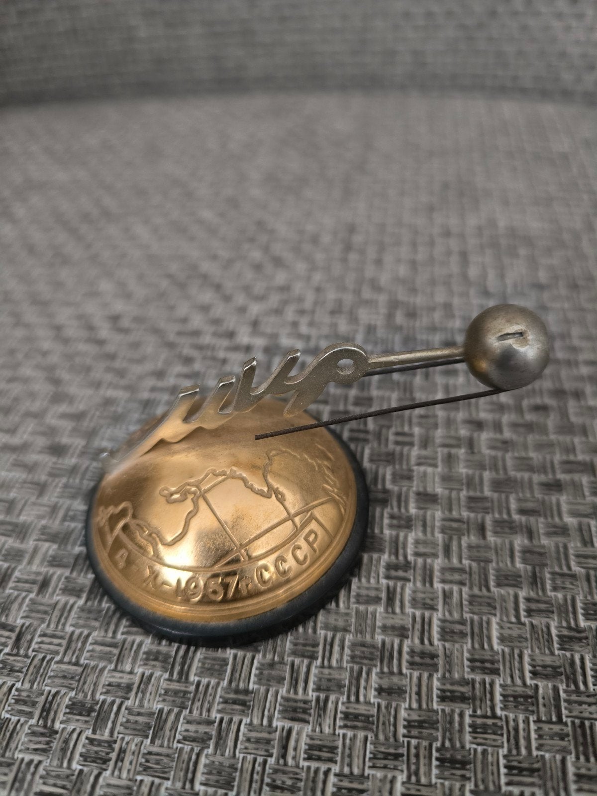 Vintage Sovjet Sputnik 1957 pin - CCCP, Ophalen, Gebruikt