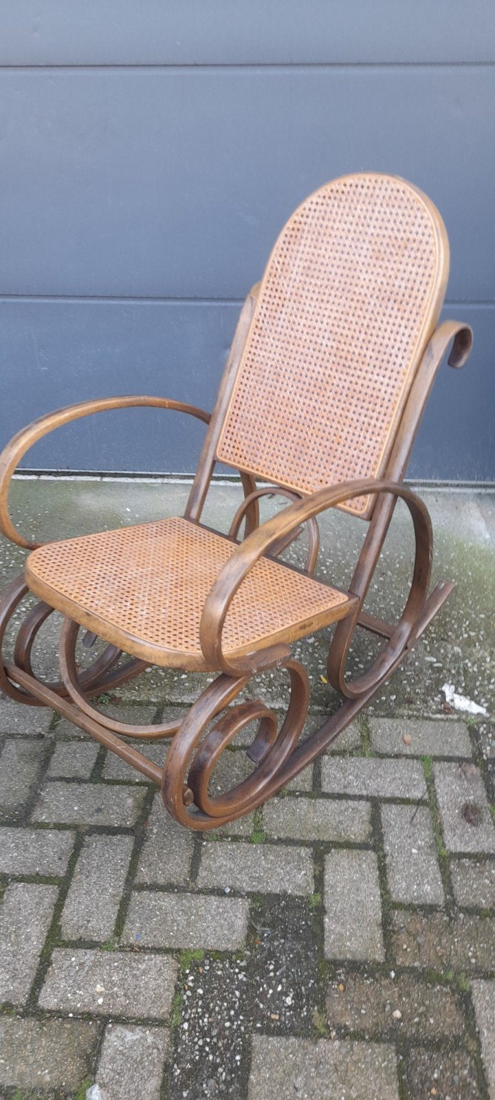 vintage schommelstoel, Huis en Inrichting, Ophalen, Gebruikt, Thonet style, Bruin