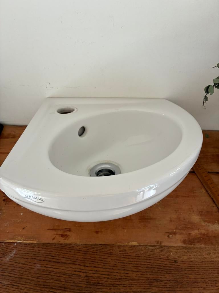 Keramag hoekfonteintje porselein, Ophalen, Zo goed als nieuw, Wastafel