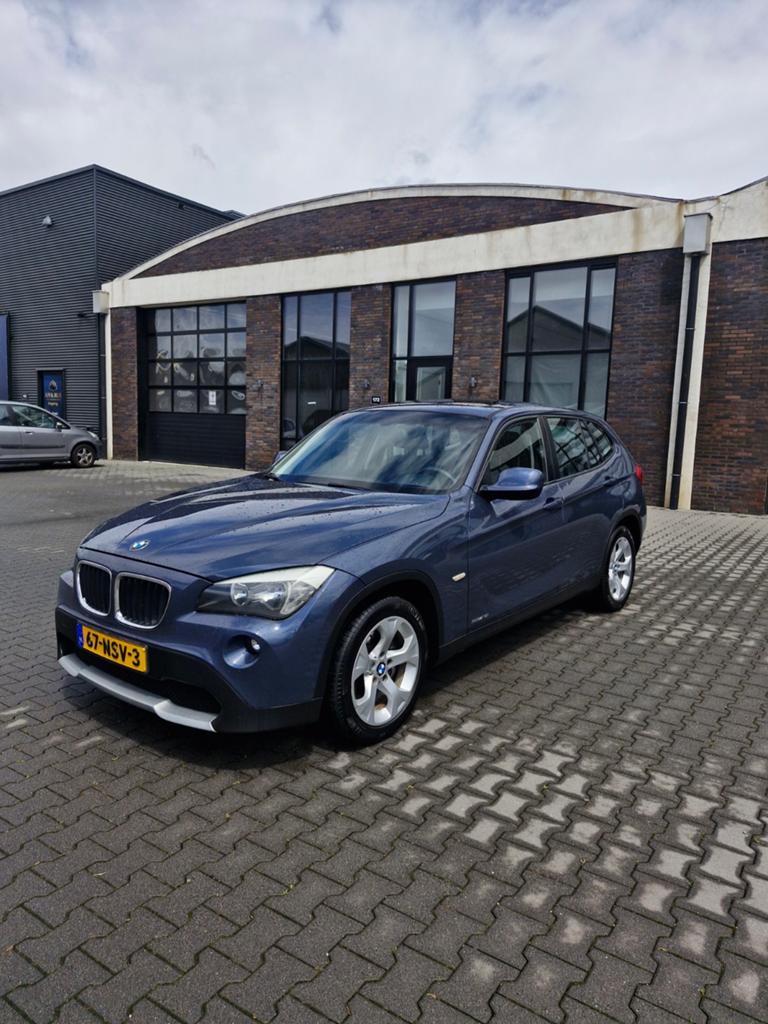 BMW X1 Sdrive 18I Aut/Afn trekhaak/Pano, Auto's, BMW, Euro 5, 4 cilinders, Blauw, Origineel Nederlands