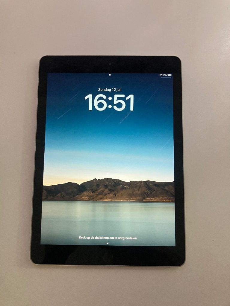 Apple iPad 6e generatie 128 gb wifi incl hoes, doos, oplader, 10 inch, Apple iPad, Ophalen of Verzenden, Zo goed als nieuw