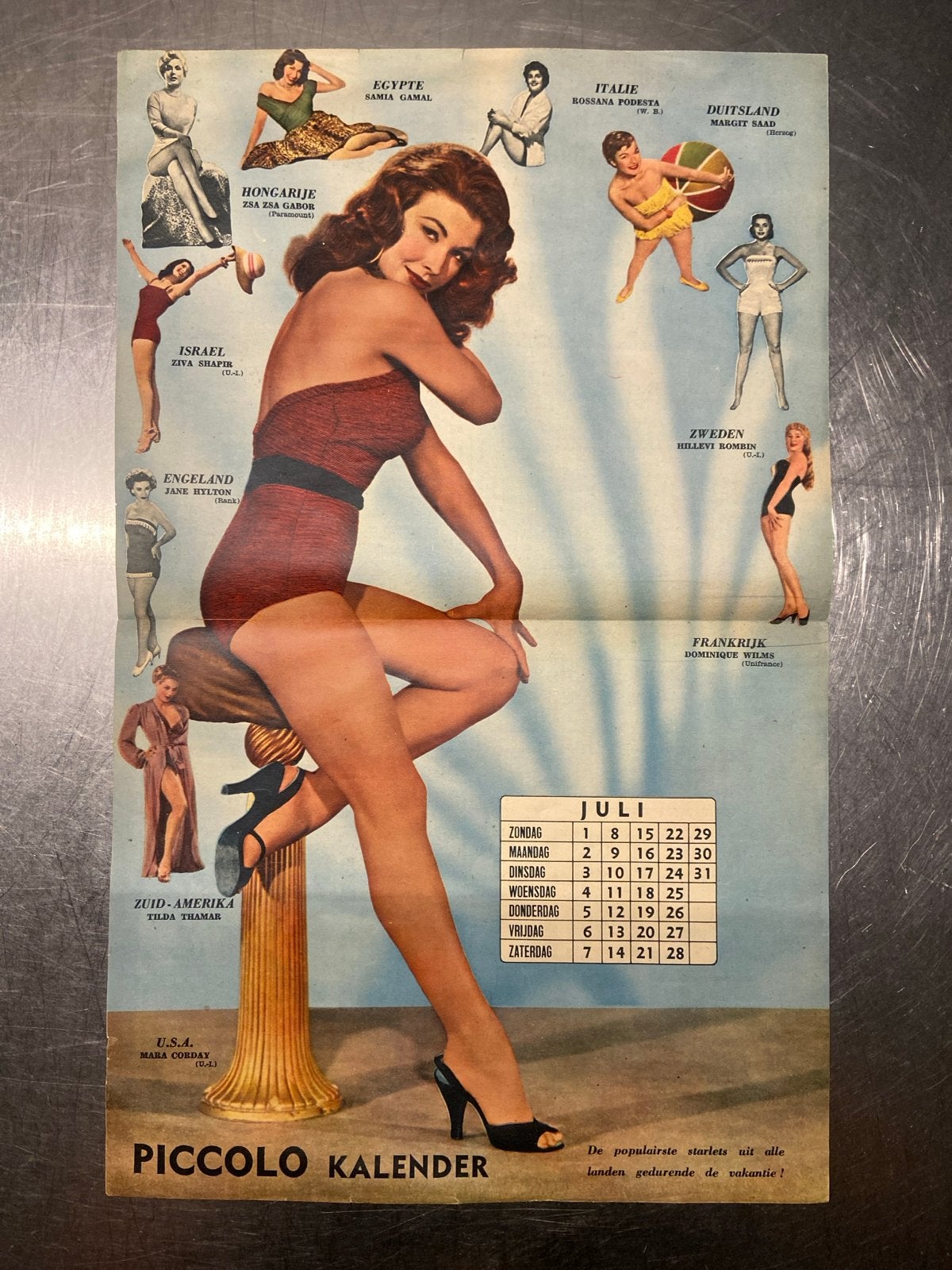 Vintage Pin-up Poster Jaren '50 - Piccolo Kalender Juli, A4 of kleiner, Ophalen of Verzenden, Overige onderwerpen, Rechthoekig Staand
