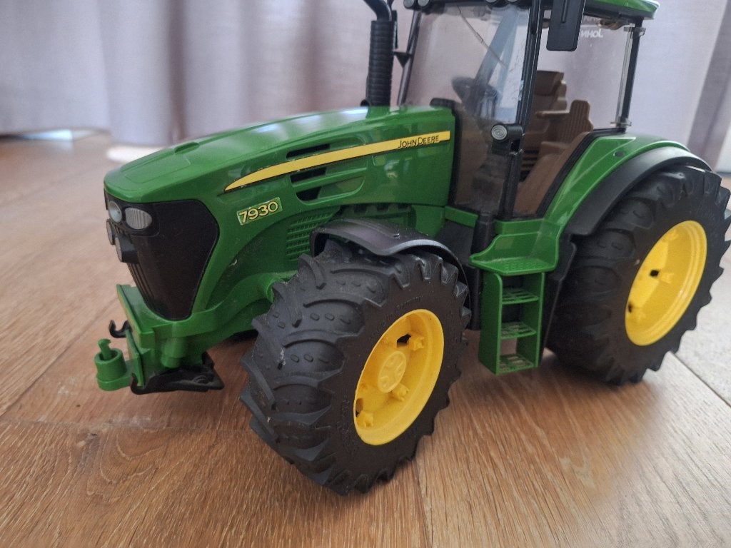 Bruder 2 stuks John Deere 7930, Ophalen of Verzenden