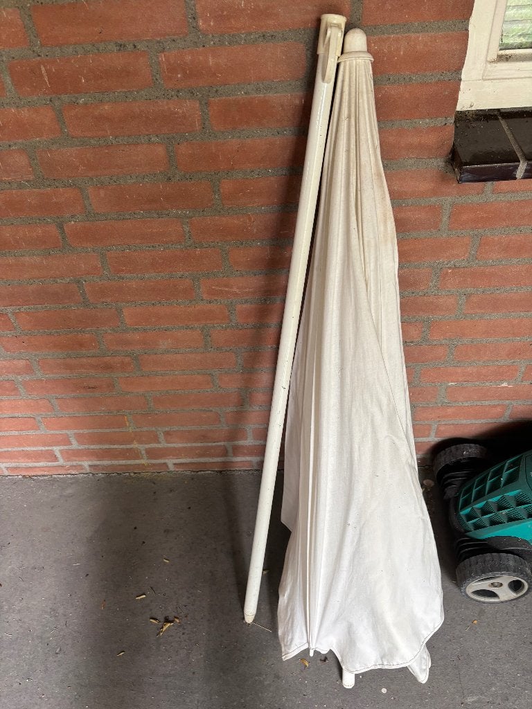 Parasol wit, Ophalen, Gebruikt, 1 tot 2 meter