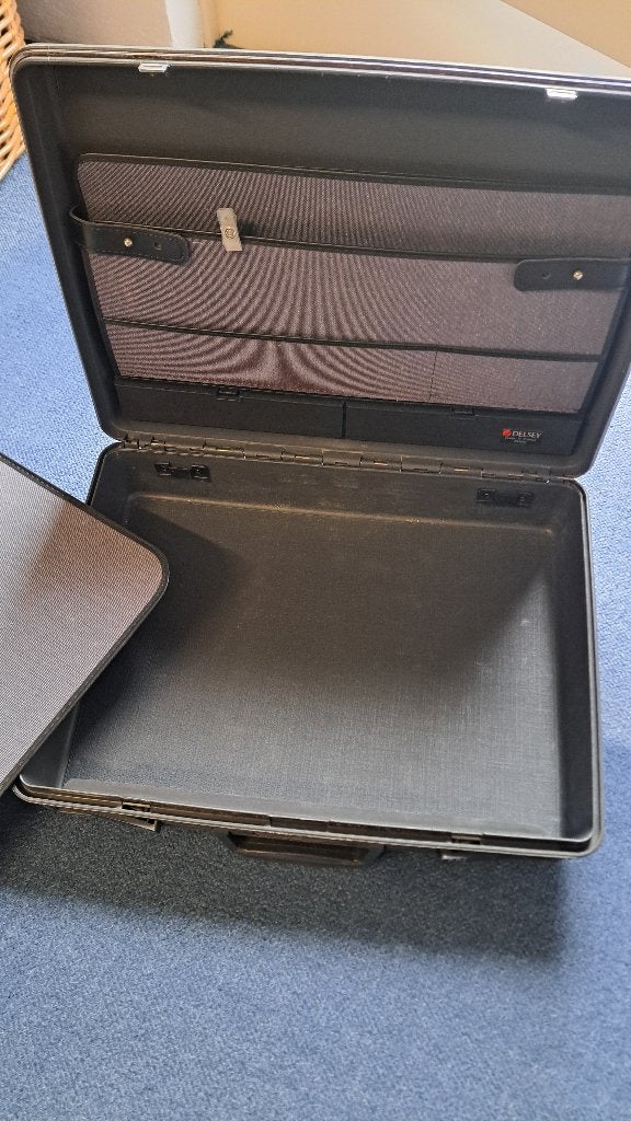 Delsey koffer stevig materiaal akte koffer ***, Sieraden, Tassen en Uiterlijk, Koffers, Ophalen of Verzenden, Gebruikt, Hard kunststof