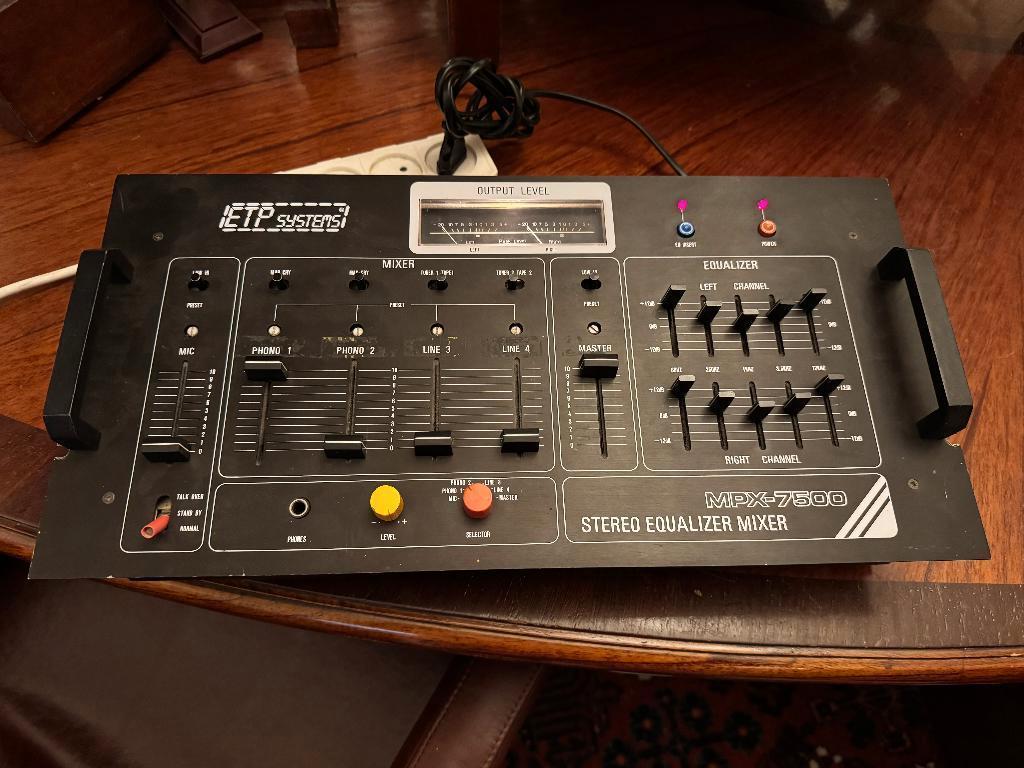 Mengpaneel DJ MIXER Equalizer 19" inch voorversterker, Ophalen of Verzenden, Gebruikt, 5 tot 10 kanalen, Microfooningang