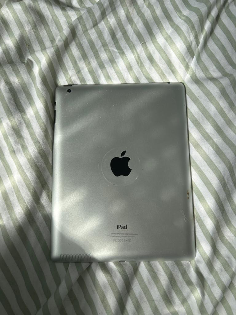 iPad 2 met hoes - Goede batterij, geen krassen, Computers en Software, Apple iPads, Gebruikt, Apple iPad, Grijs, Wi-Fi en Mobiel internet