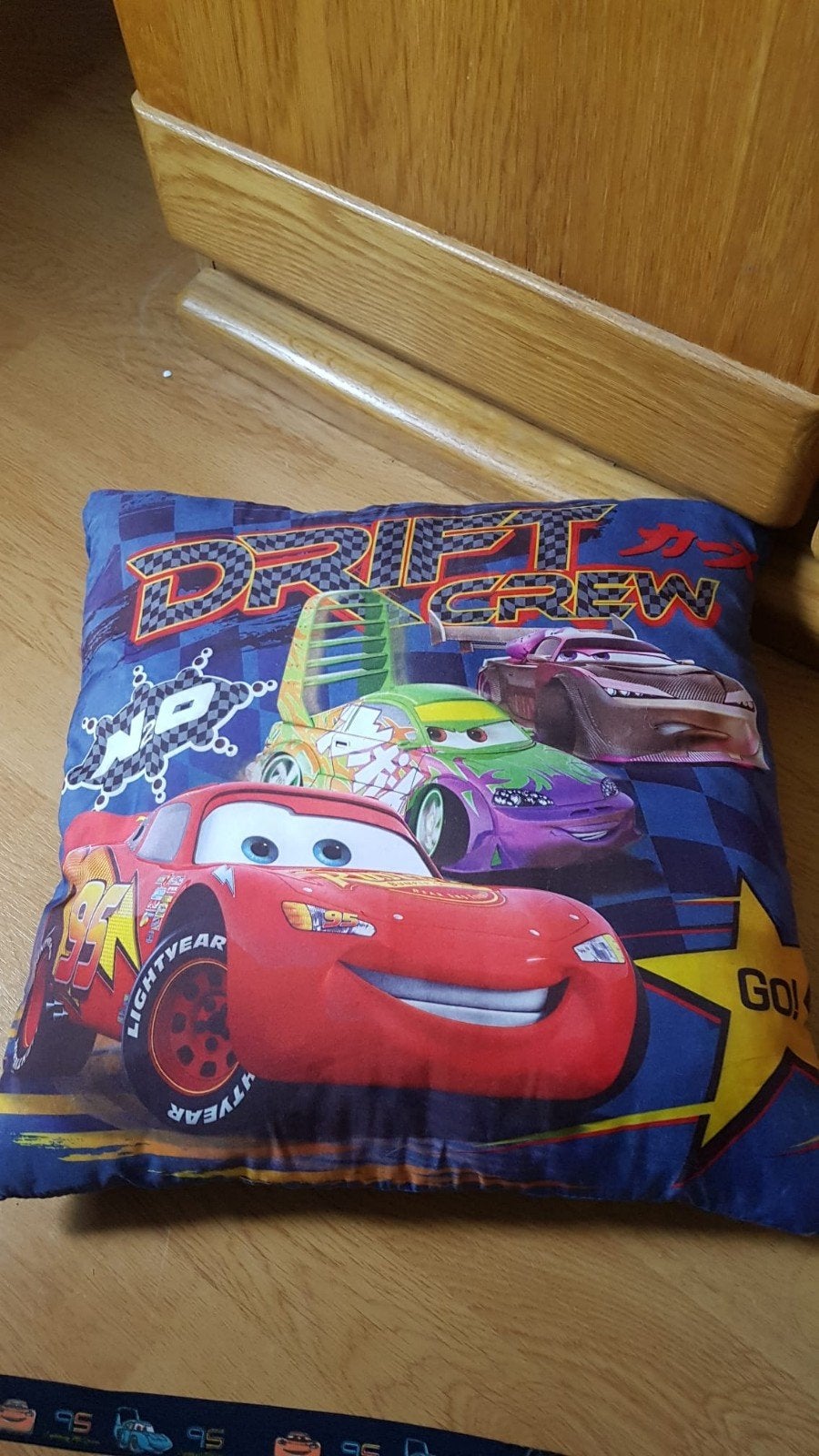Cars kussen met de Drift Crew.
Het kussen is in goede staat., Ophalen of Verzenden, Zo goed als nieuw, Kleed of Kussen