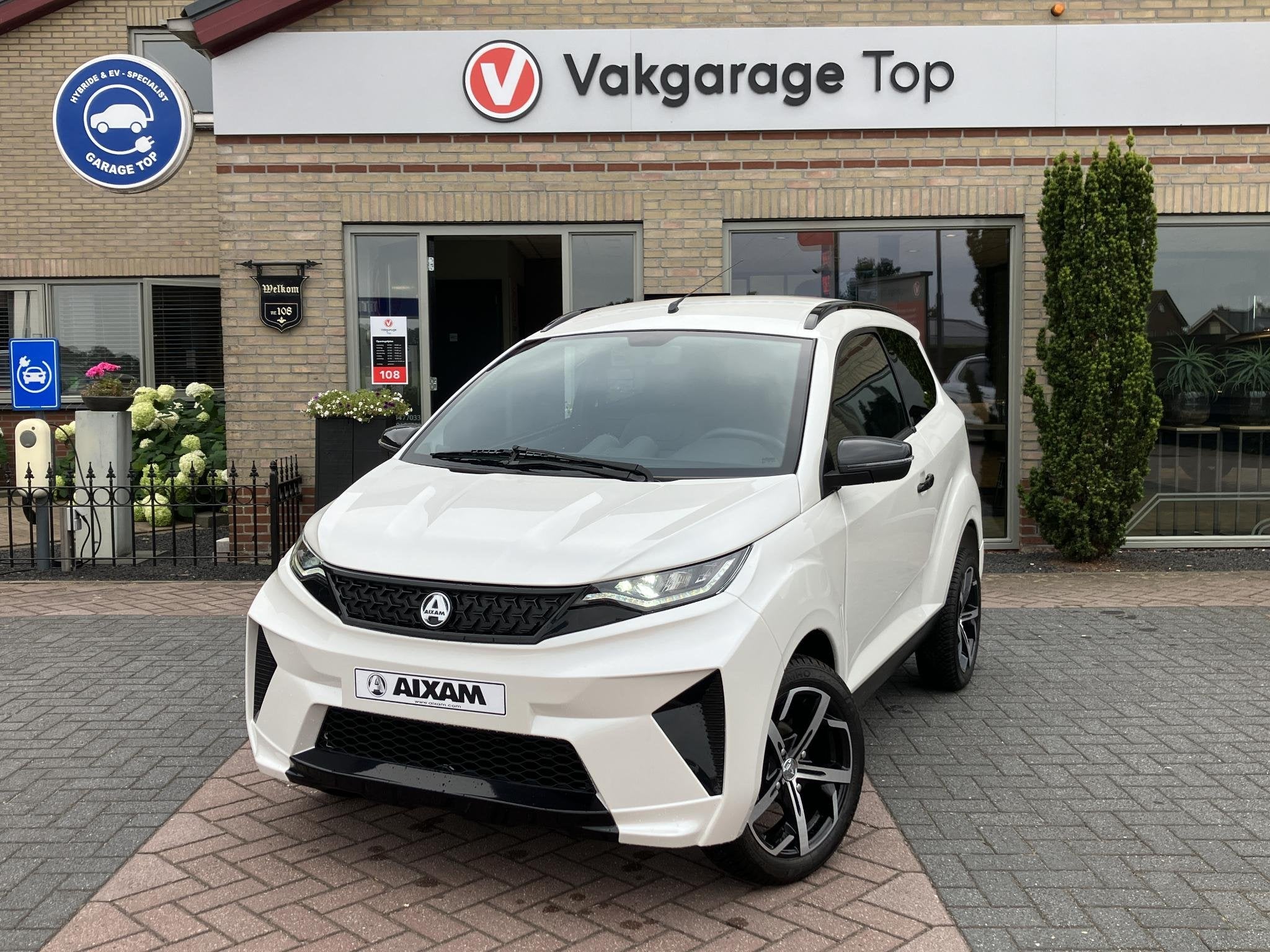 Aixam e-Crossover Premium | Aangepaste bediening | Standkach, Overige merken, Info@aixam.nl, Linie 15
5405 AR  Uden, NL, Aixam Mega Nederland BV
