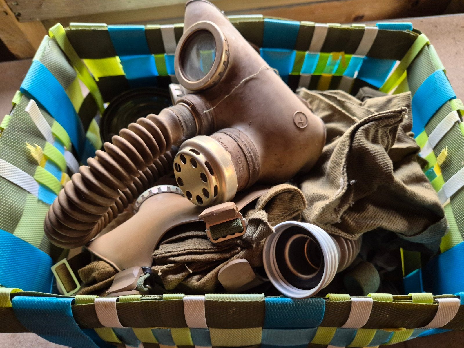 Vintage Gasmaskers met Filter en Draagtas 4x, Ophalen, Landmacht, Nederland