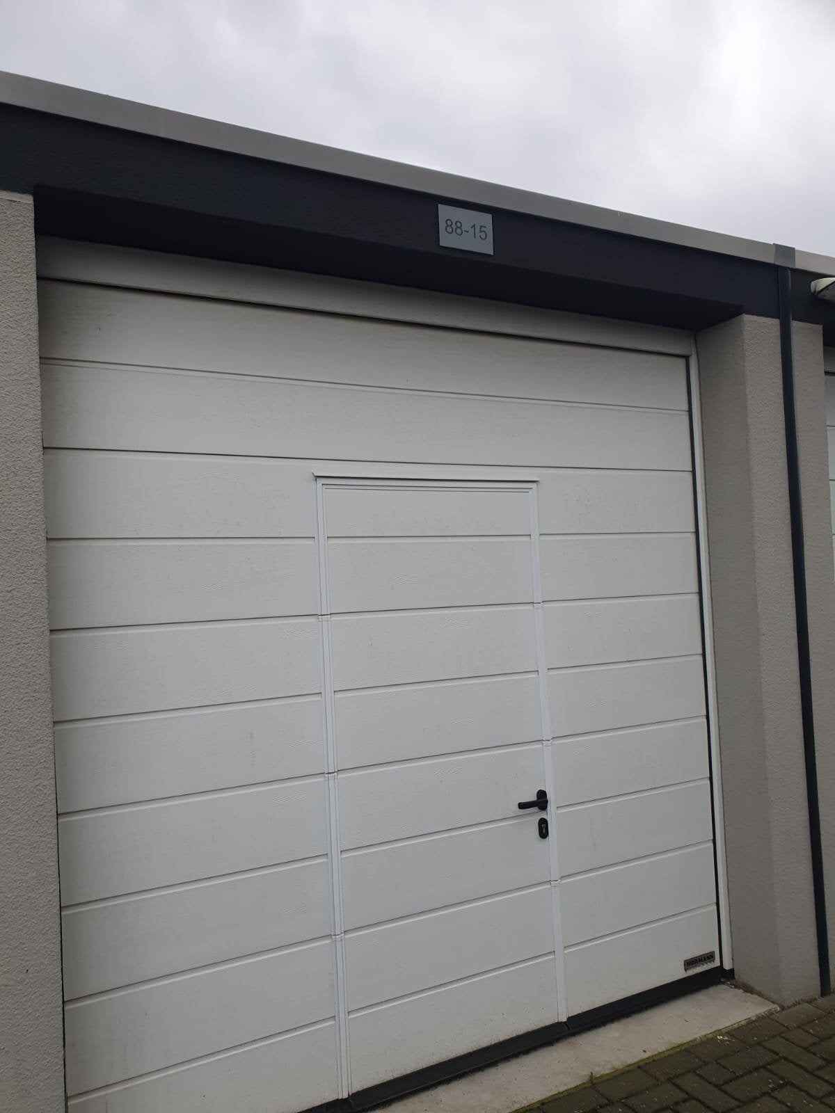 Garagebox met loopdeur 21m2 te huur Tilburg bedrijfsunit, Auto diversen, Autostallingen en Garages