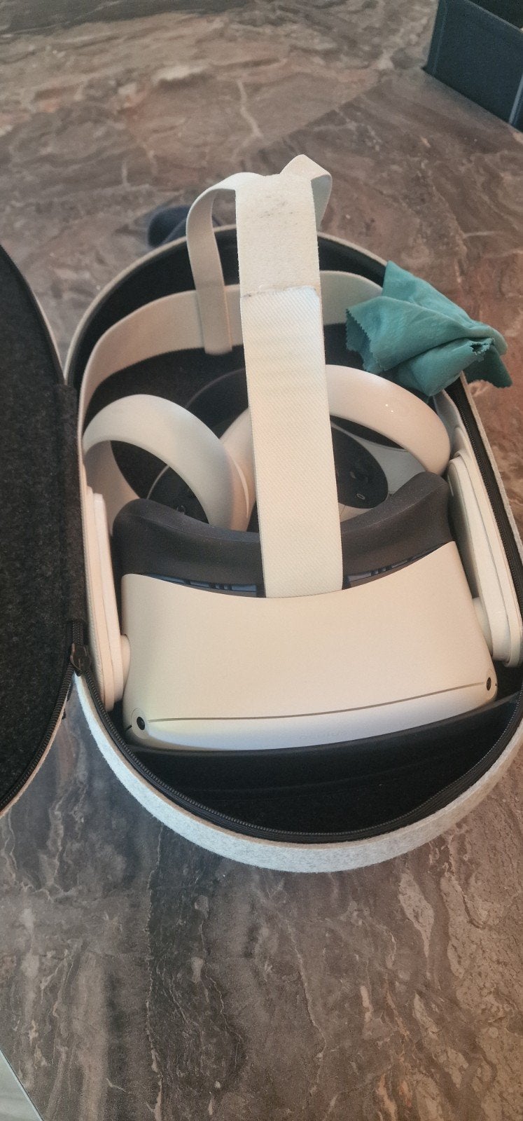 Oculus Quest 2 VR-bril met draagtas, Spelcomputers en Games, Ophalen of Verzenden, Zo goed als nieuw, VR-bril, Overige platformen
