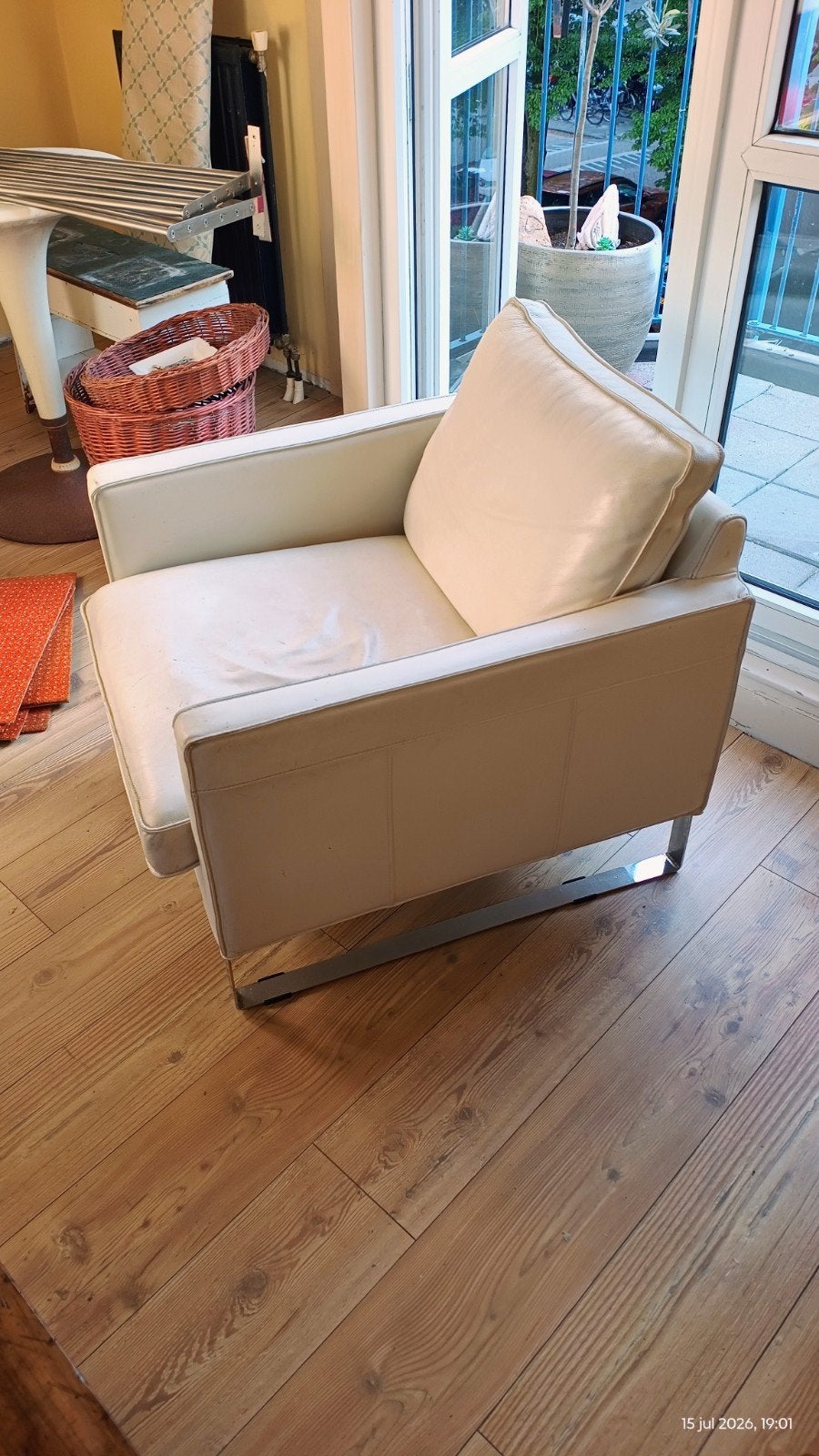 2 stuks Comfortabele Crèmekleurige Leren Fauteuil, Gebruikt, 75 tot 100 cm, Ophalen of Verzenden, 75 tot 100 cm