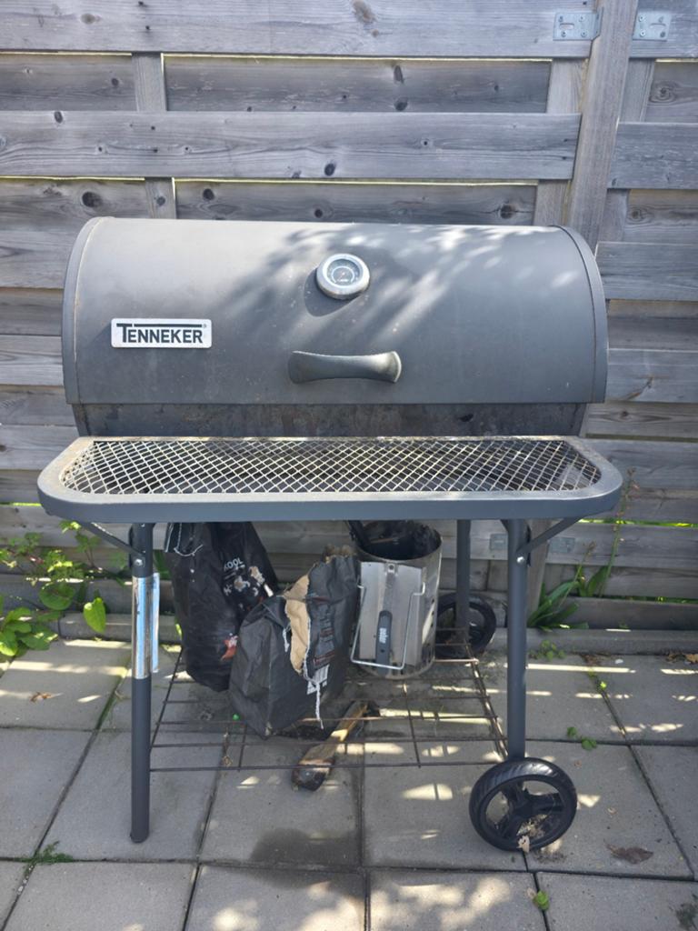 Tenneker Barbecue met hoes en accessoires, Ophalen, Gebruikt, Tenneker, Met accessoires