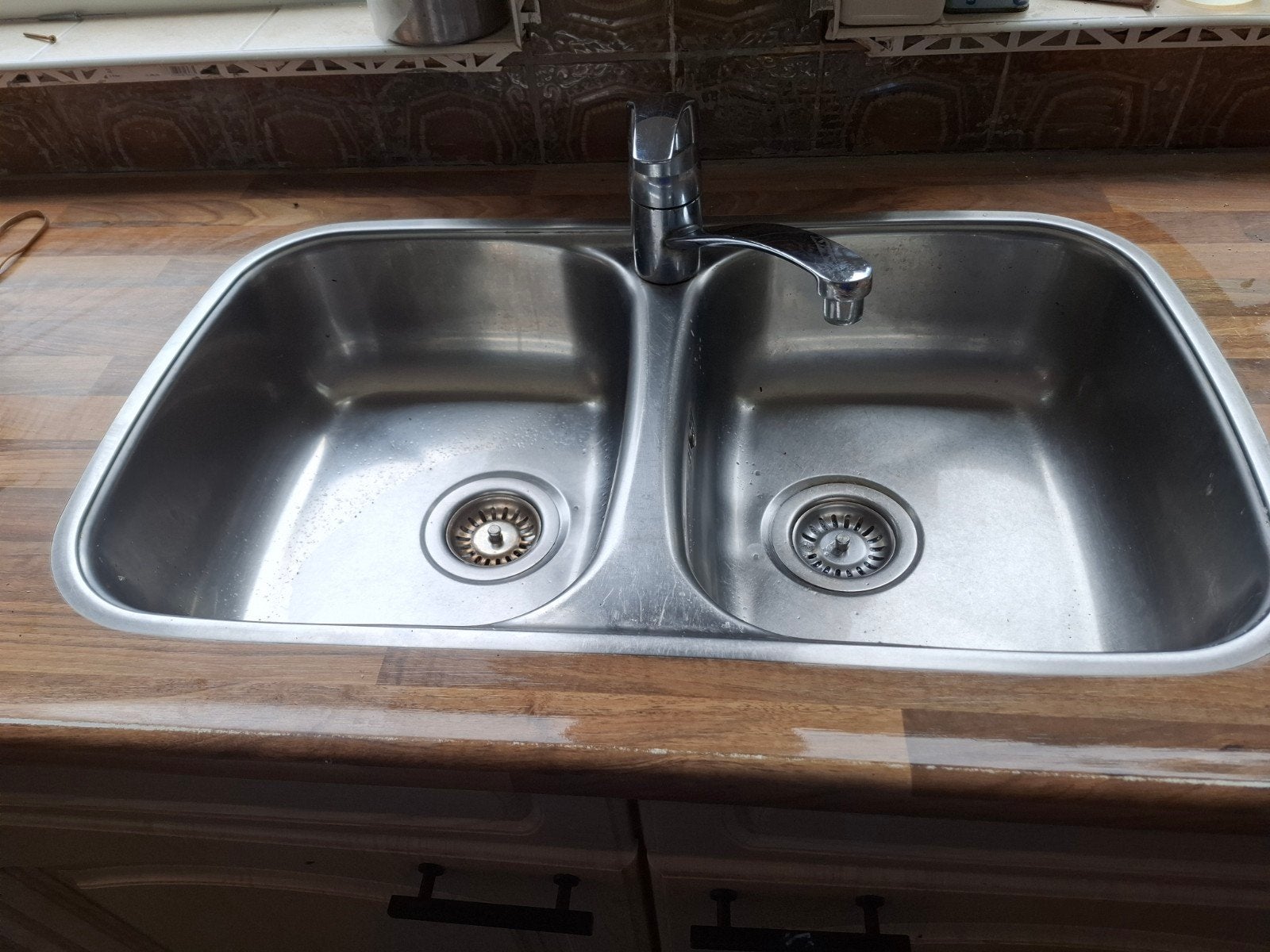 te koop dubbel rvs spoelbak met 2 korfpluggen en mengkraan, Huis en Inrichting, Ophalen, 25 tot 50 cm, Minder dan 50 cm, Minder dan 100 cm