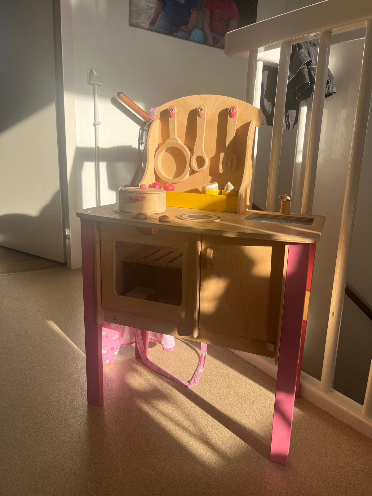 Houten speelkeuken met accessoires en mini schort, Ophalen, Gebruikt, Hout, Speelkeuken