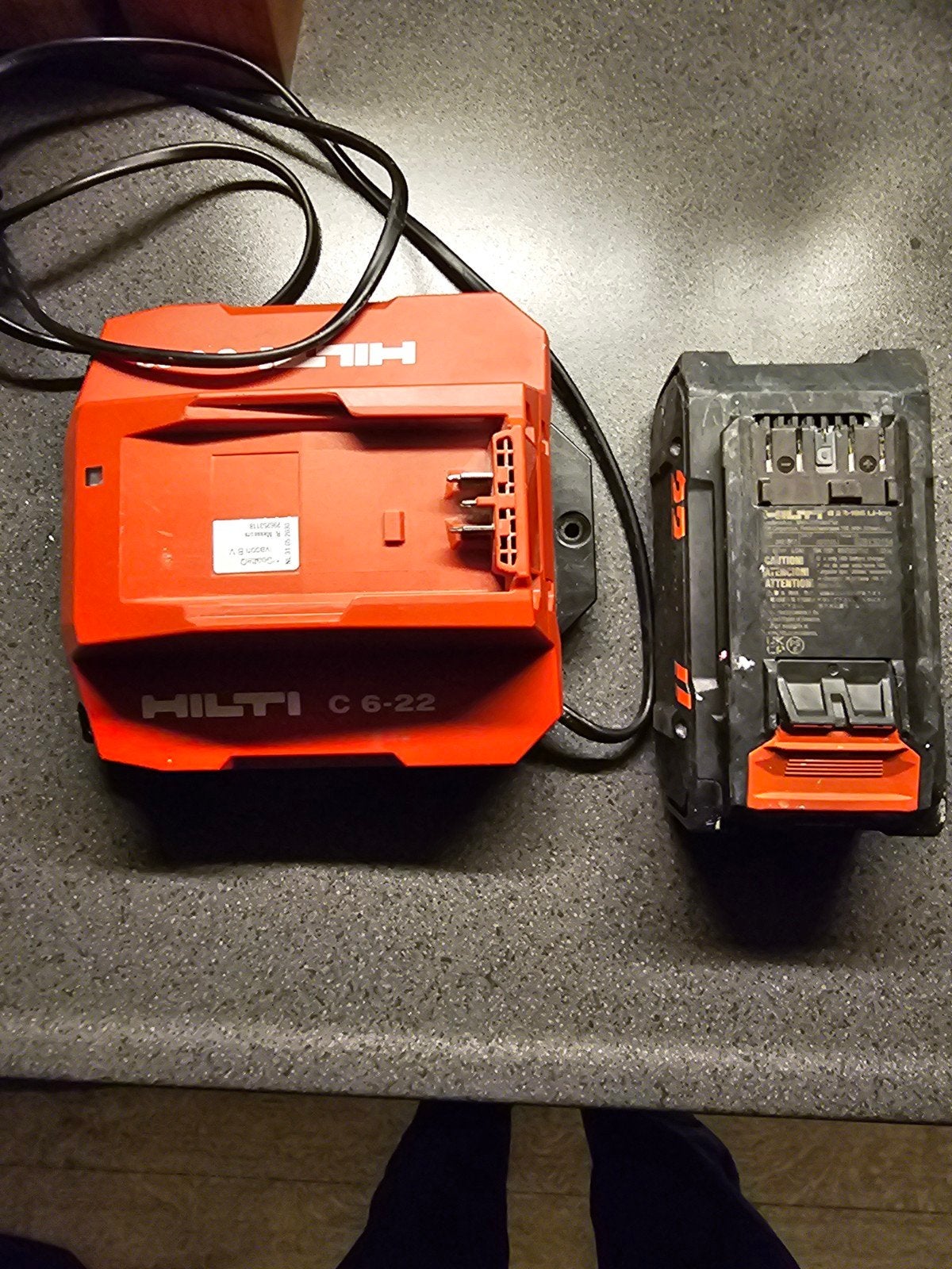 Hilti C 6-22 Acculader met Accu, Ophalen of Verzenden