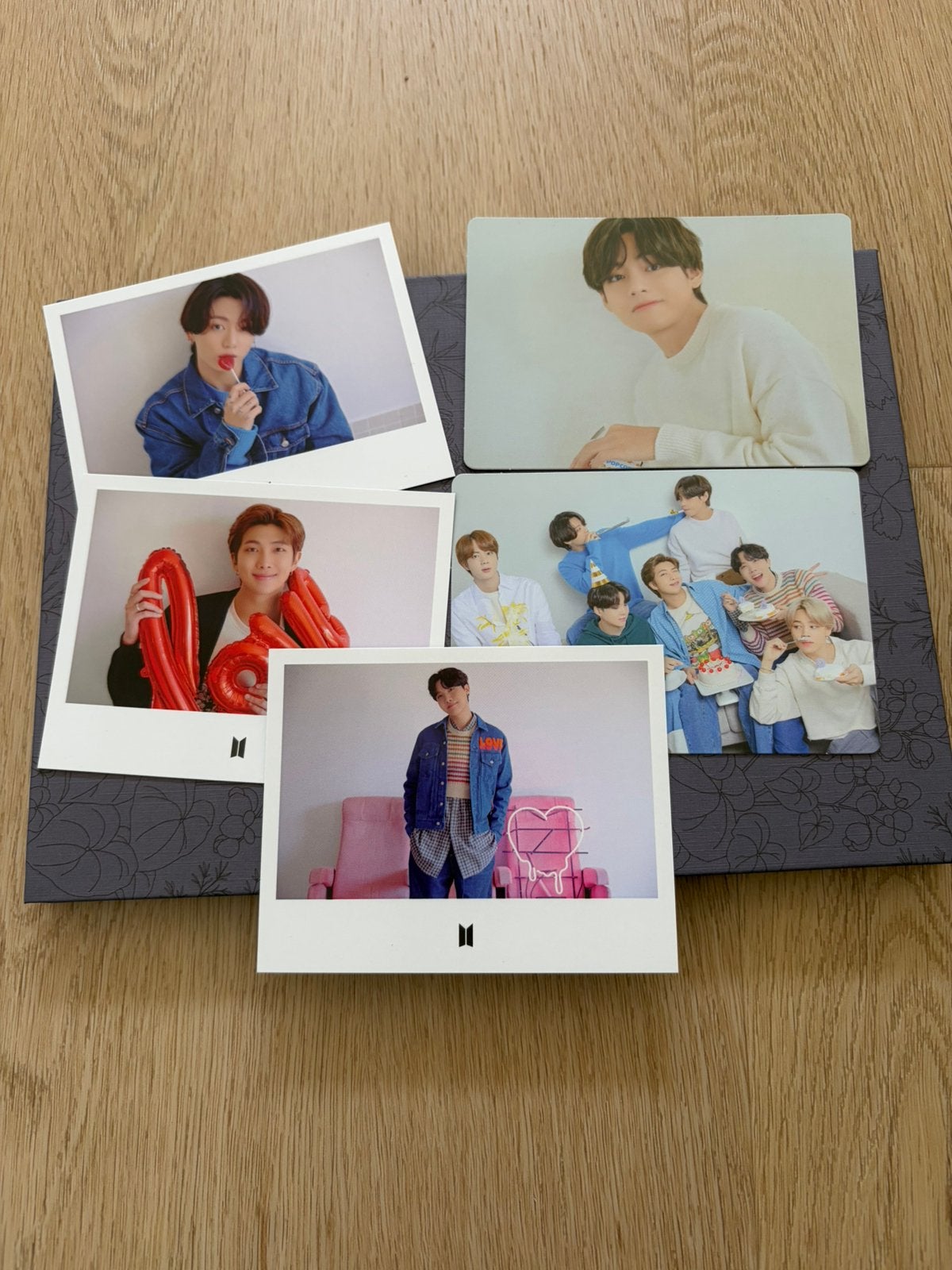 BTS Yet to Come Busan fotokaarten (J-Hope, RM, V, Jungkook), Ophalen of Verzenden, Zo goed als nieuw, Foto of Kaart