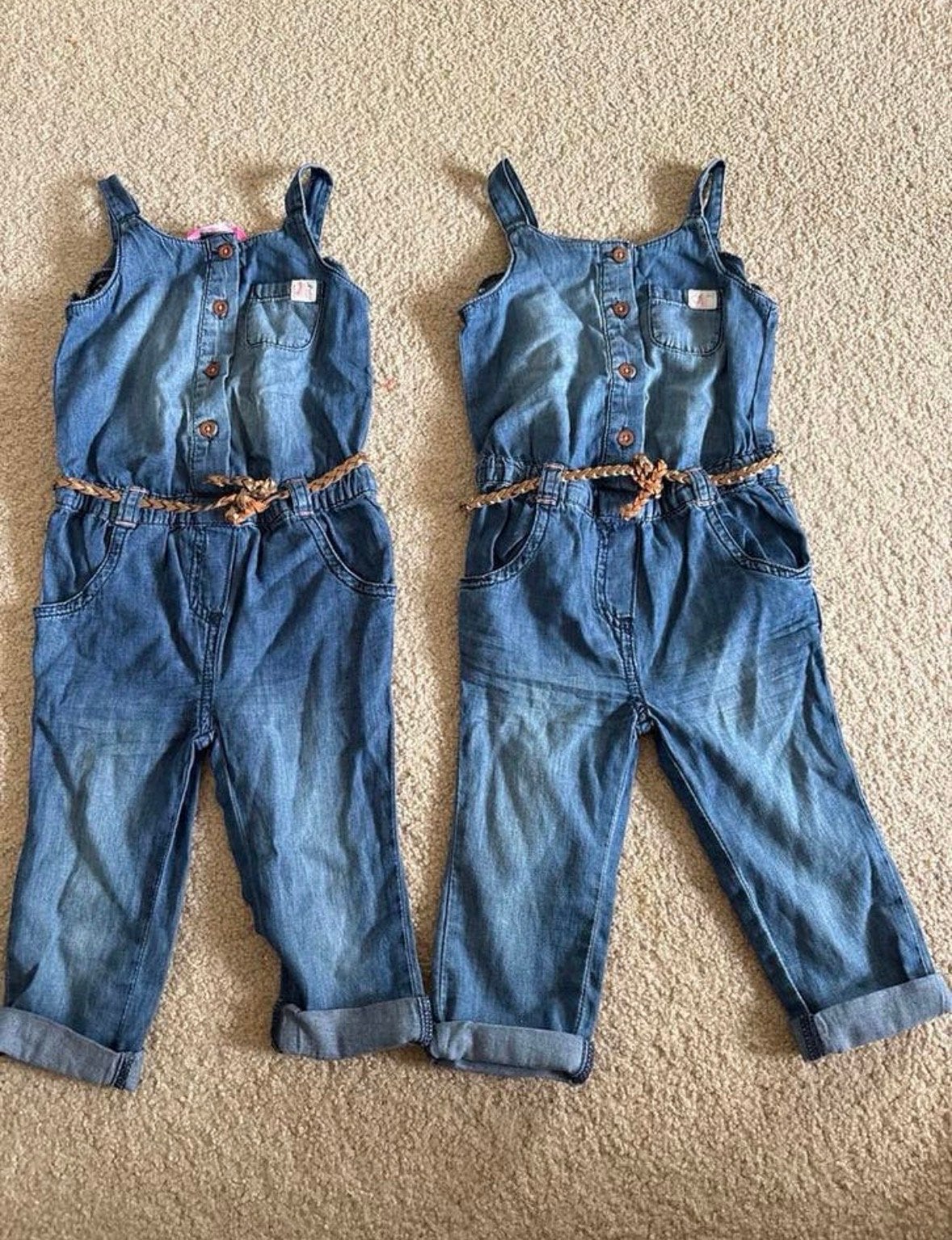 2 denim jumpsuits maat 74, Kinderen en Baby's, Babykleding | Maat 74, Ophalen of Verzenden, Gebruikt, Jongetje of Meisje, Pakje