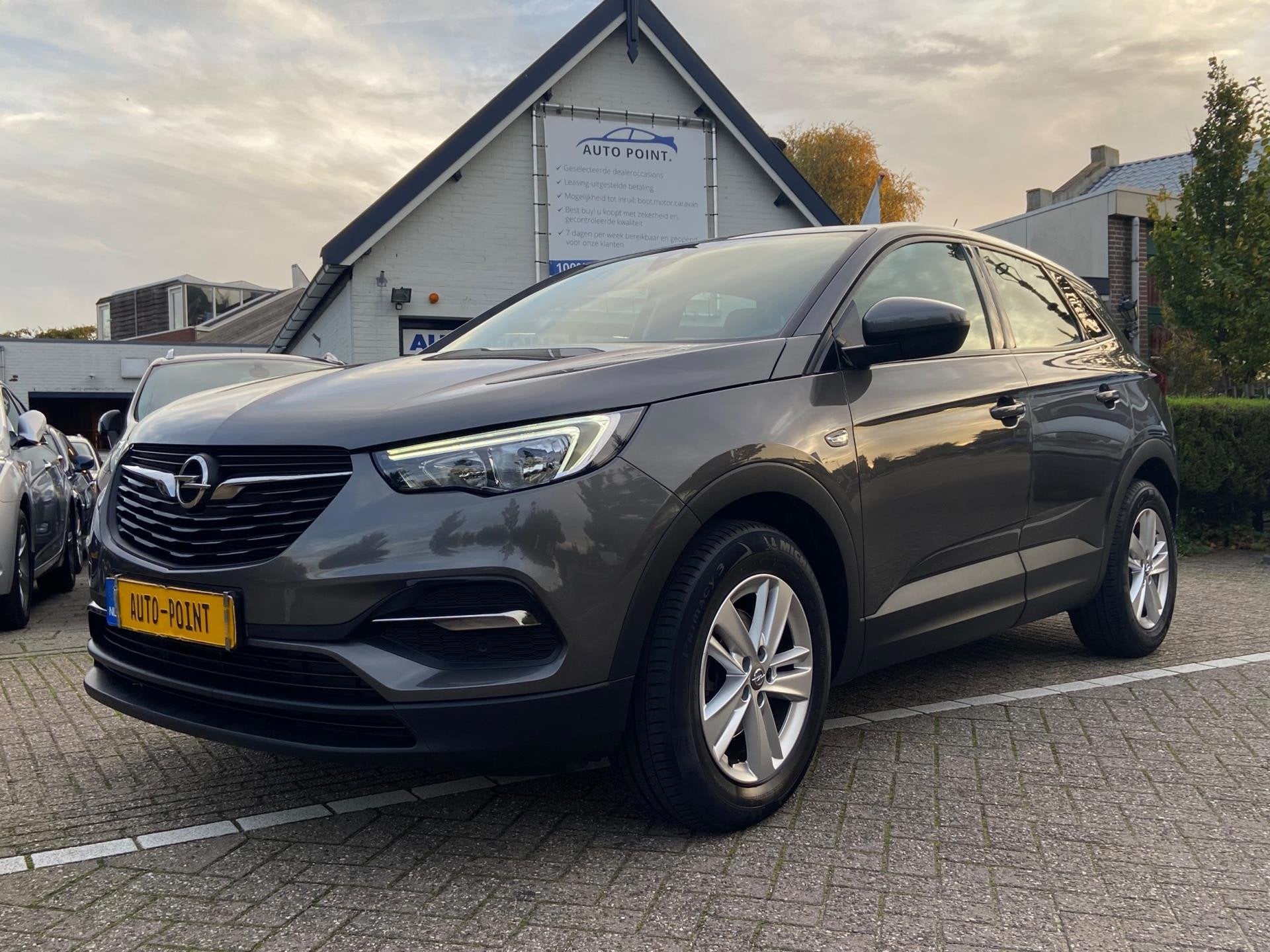 Opel Grandland X 1.2 Turbo NAVI/CRUISE/PDC/79900KM/KEURIG, Auto's, Voorwielaandrijving, Gebruikt, Zwart, 1199 cc