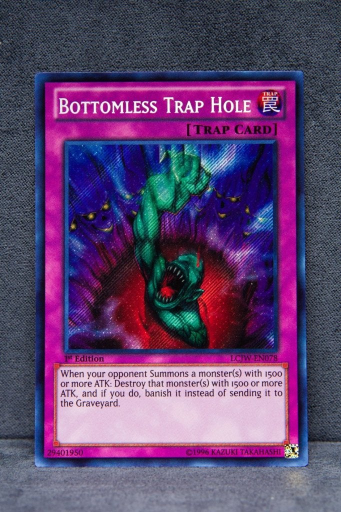 Yu-Gi-Oh! Bottomless Trap Hole LCJW-EN078 Secret Rare 1st NM, Ophalen of Verzenden, Zo goed als nieuw, Losse kaart, Foil