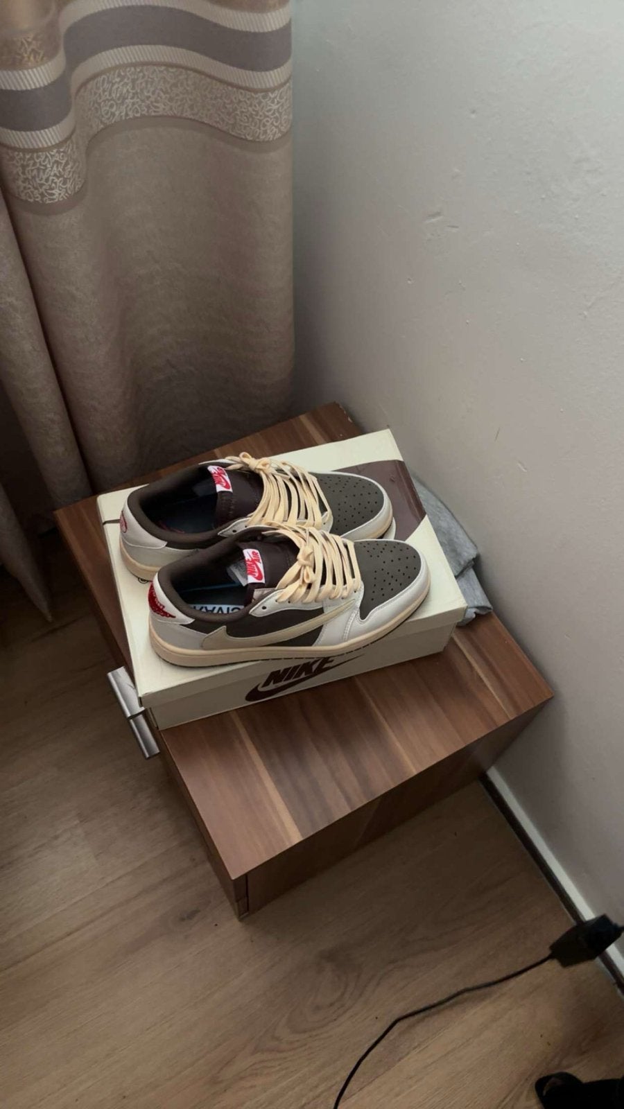 Nike Jordan 1 Low Travis Scott Reverse Mocha, Kleding | Heren, Schoenen, Ophalen of Verzenden, Nieuw, Bruin, Sneakers of Gympen