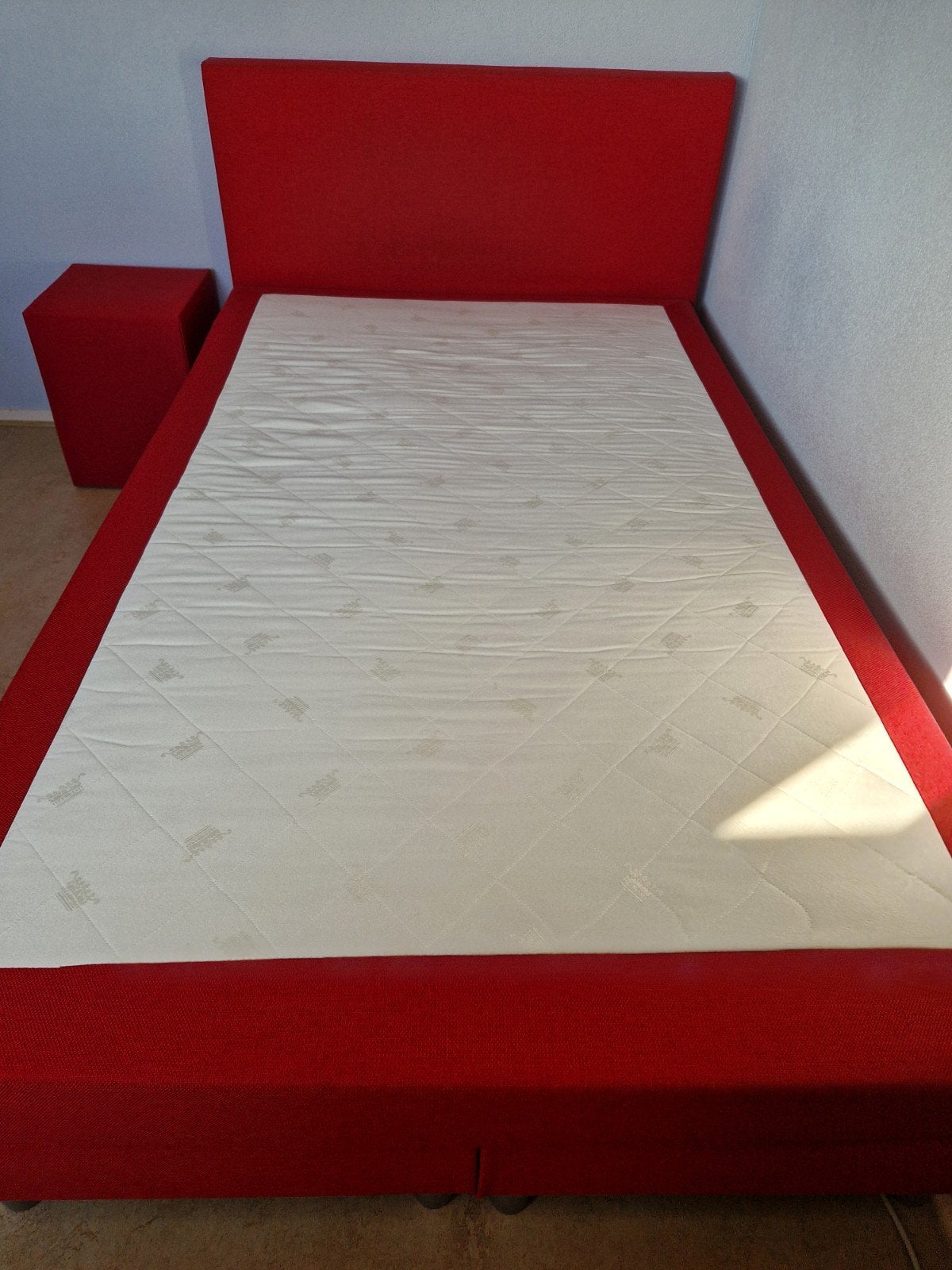 Goede, degelijke boxspring 120x200 incl matras/nachtkastje, Ophalen, Zo goed als nieuw, Twijfelaar, 120 cm