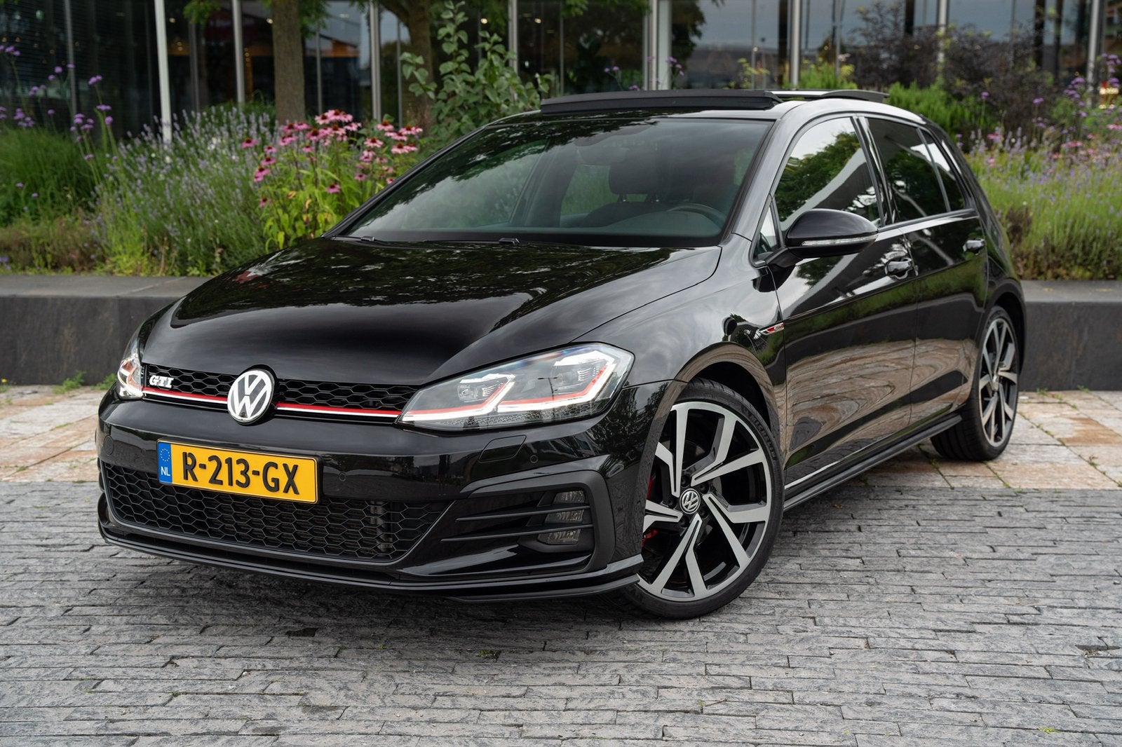 Volkswagen Golf VII 2.0 TSI GTI DSG PANO AKRA LED 5 deurs, Auto's, Dealer onderhouden, Zwart, 4 cilinders, Lichtsensor