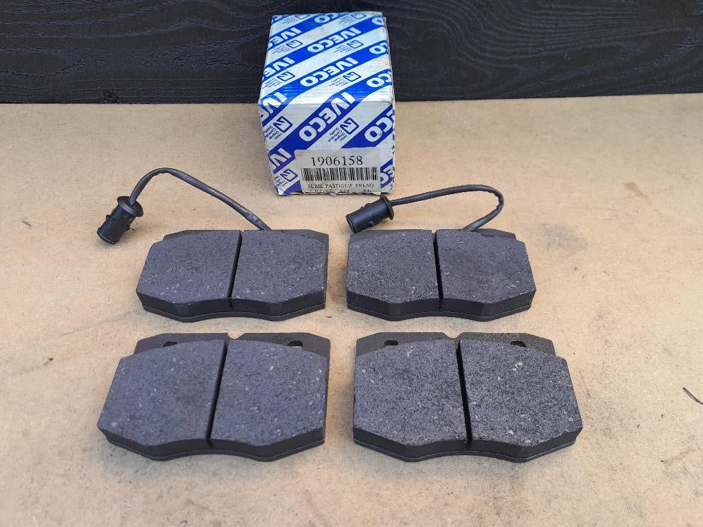 SET REMBLOKKEN - NIEUW - IVECO DAILY 1&2 + RENAULT MASTER 1, Verzenden, Nieuw, Renault