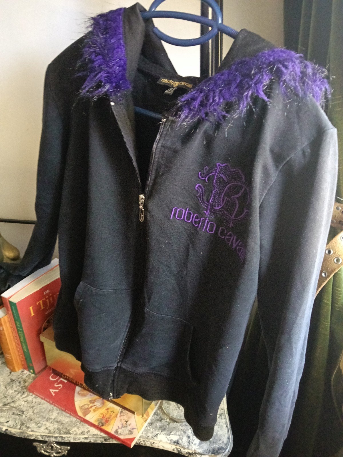 Roberto Cavalli hoodie met paarse details - Maat S, Zwart, Ophalen of Verzenden, Roberto Cavalli, Maat 36 (S)