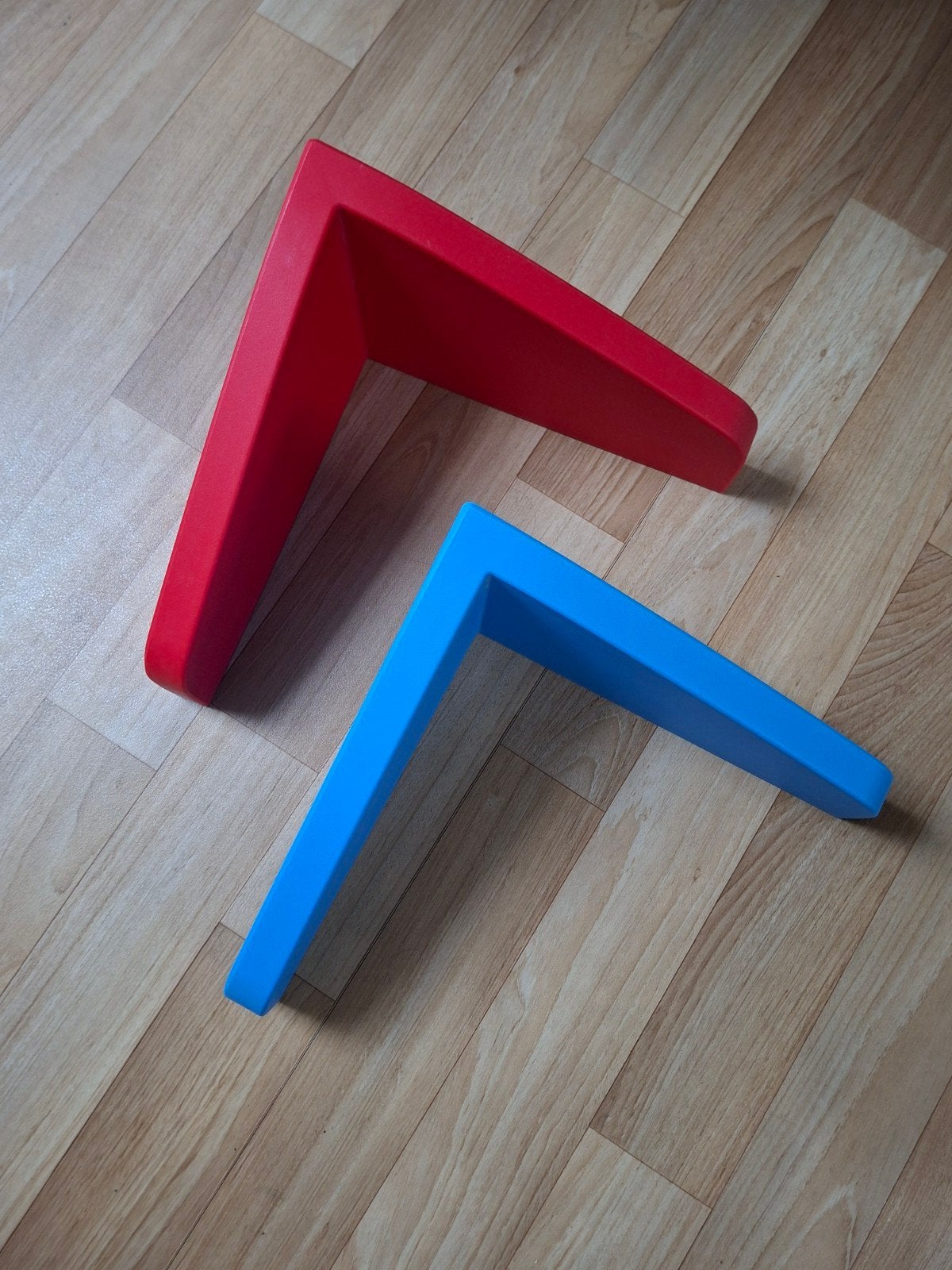Ikea Mammut wandplankjes rood en blauw (2 stuks), Ophalen of Verzenden, Gebruikt, Overige typen