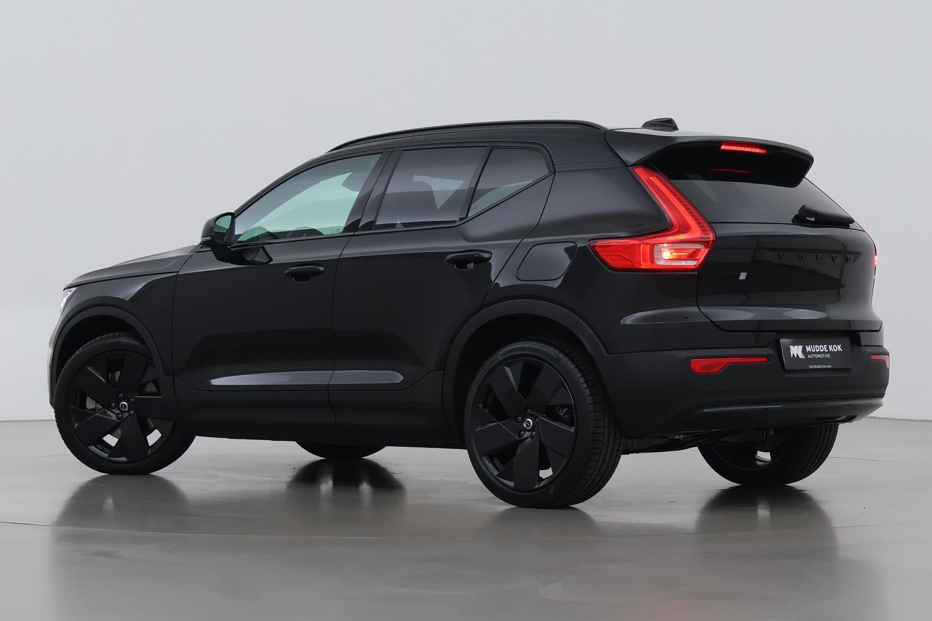 Volvo EX40 Single Motor Extended Range Plus Black Edition |, Auto's, Volvo, Automaat, Gebruikt, 252 pk, Automatische klimaatregeling