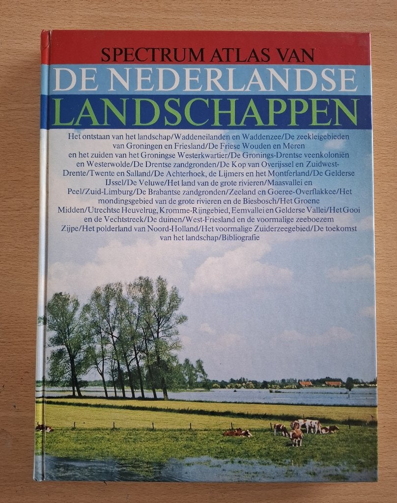 Boek Spectrum Atlas van Nederlandse landschappen, Boeken, Gelezen, Overige atlassen, Ophalen of Verzenden, Het Spectrum