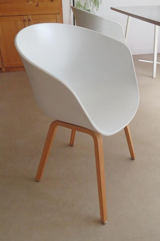 4 witte kuipstoelen op grenen onderstel, Huis en Inrichting, Stoelen, Gebruikt, Wit, Vier, Modern
