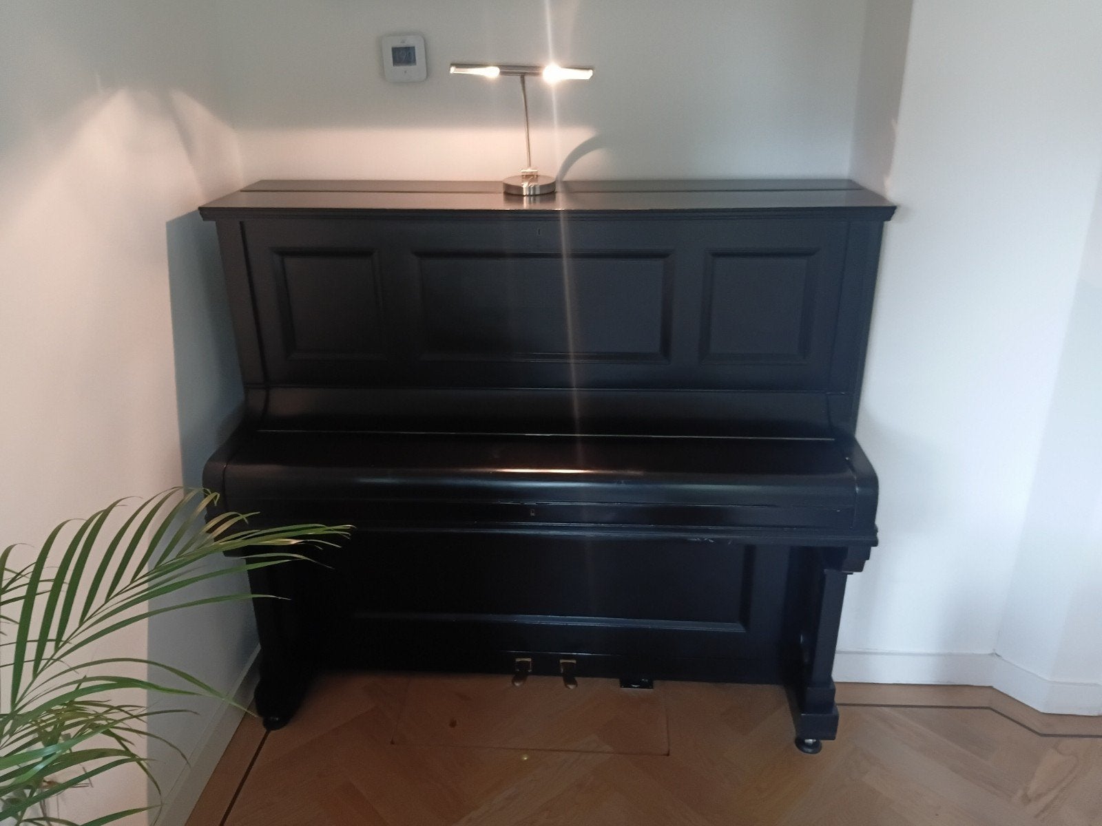Mooie W. Neuhaus Söhne Calcar piano – €350 inclusief lamp, Ophalen, Zo goed als nieuw